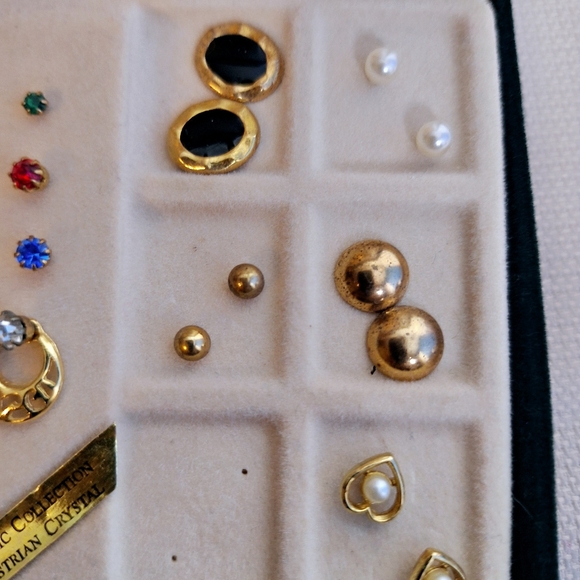 Vtg. Sweet Sixteen brand Australian Crystal stud earrings in velvet gift box. - Picture 6 of 8